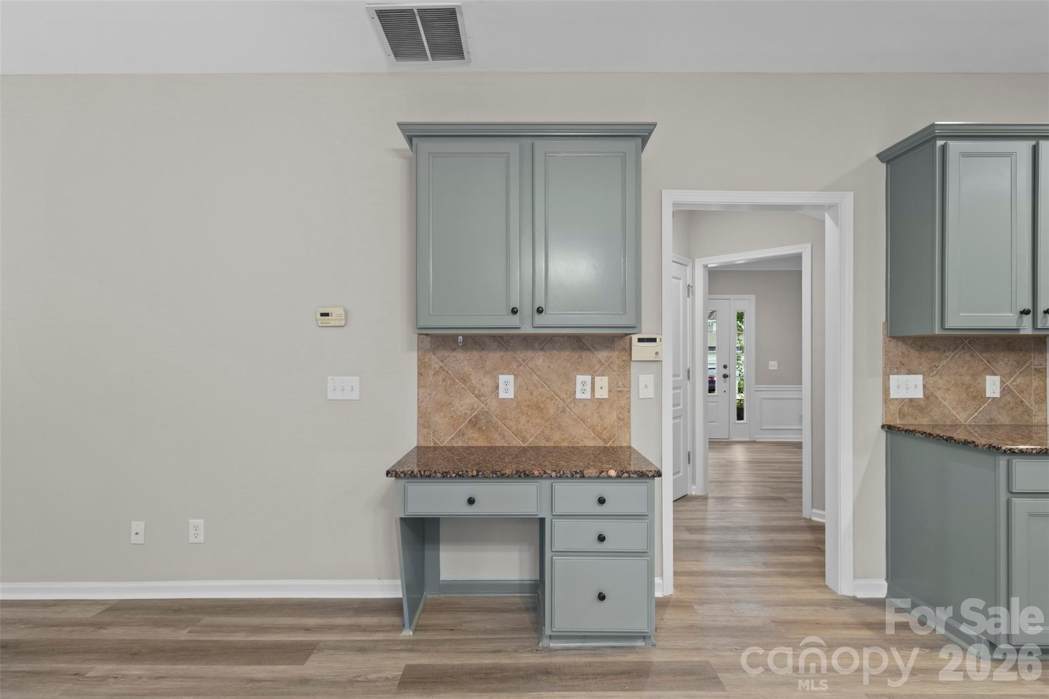 7856 Lamington Drive, photo 7 of 30