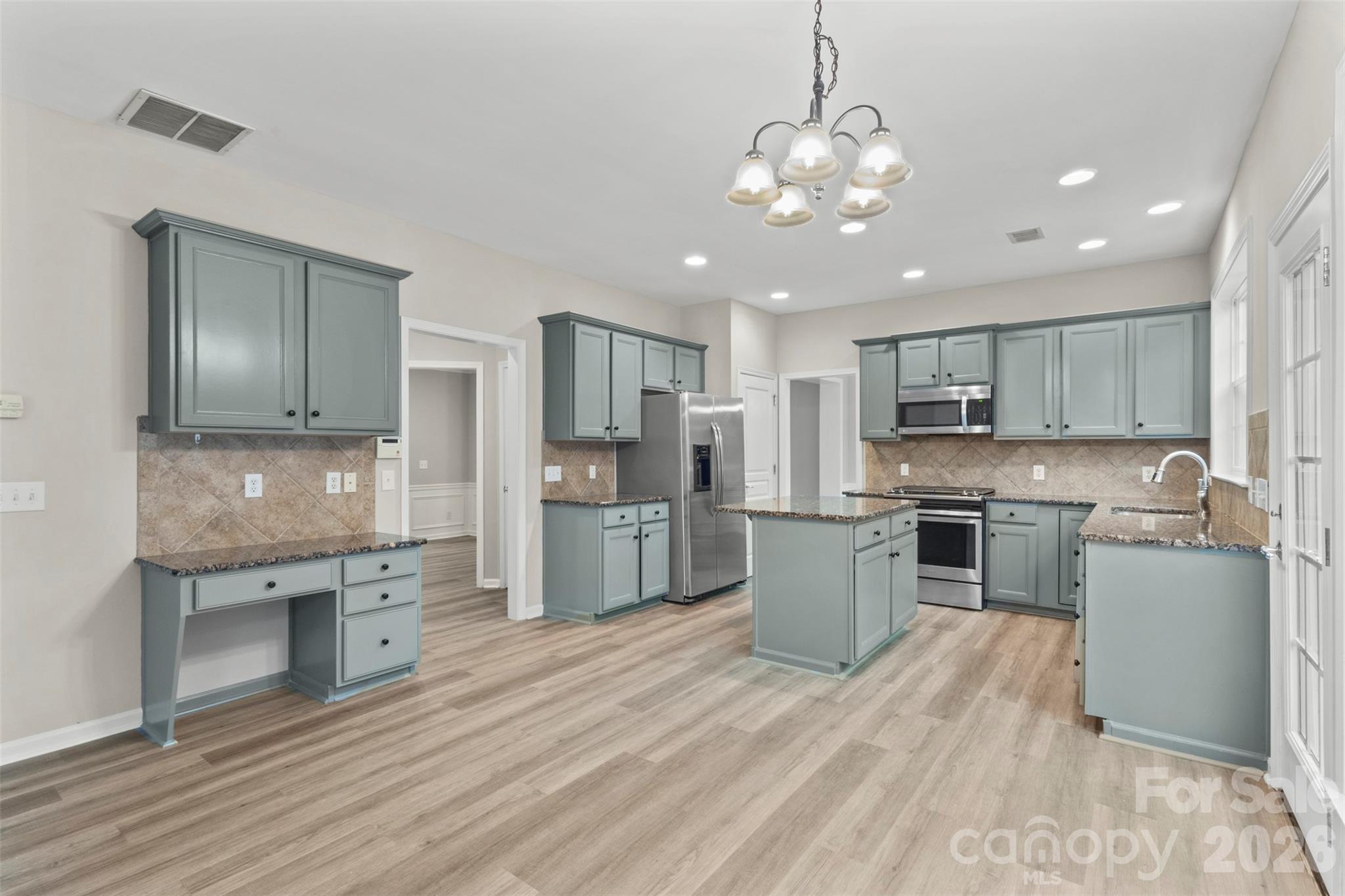 7856 Lamington Drive, photo 8 of 30