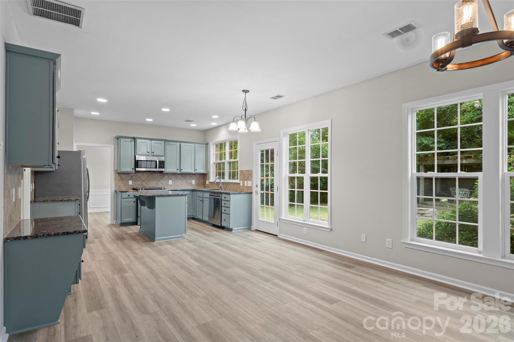 7856 Lamington Drive, photo 10 of 30