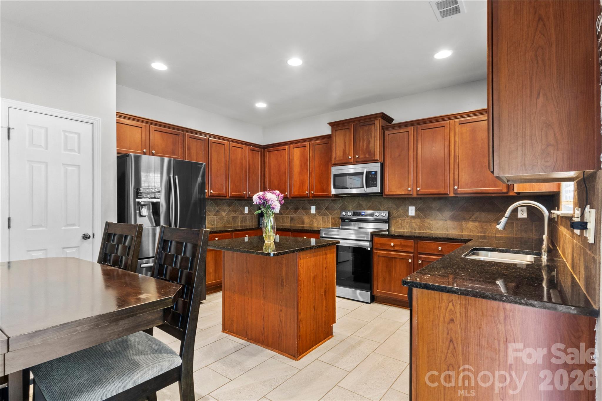 6600 Hermsley Road, photo 10 of 30