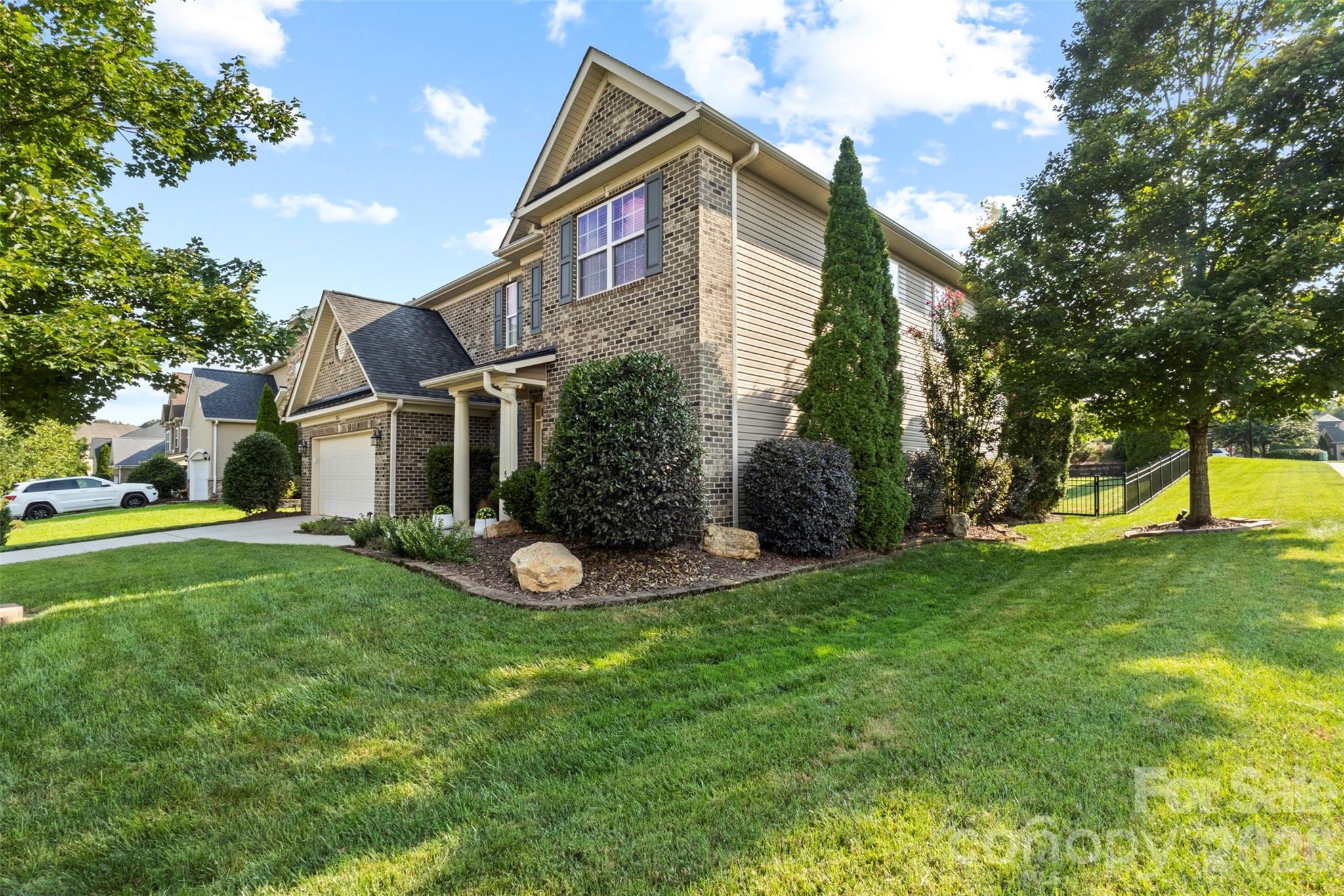 2467 Chatham Drive, photo 3 of 48