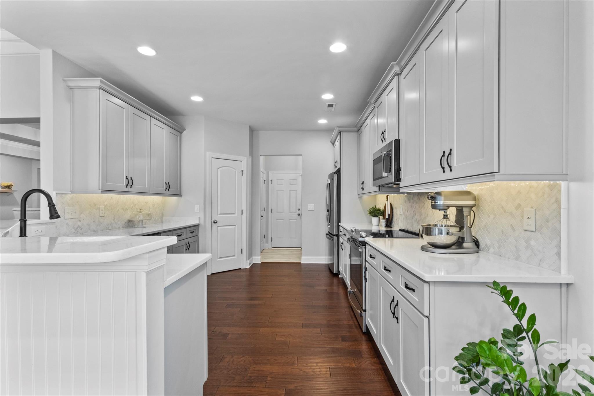 2467 Chatham Drive, photo 14 of 48