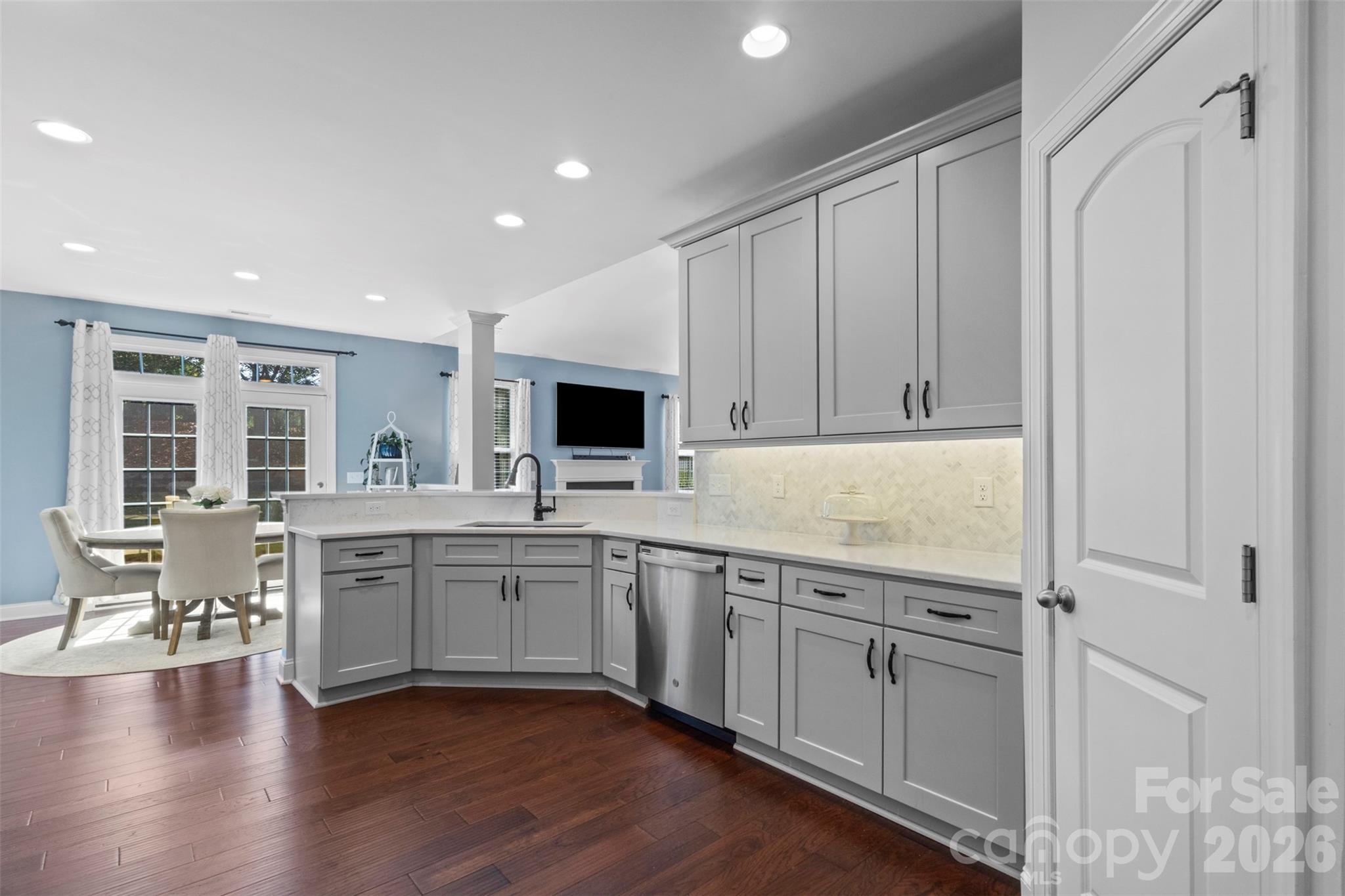 2467 Chatham Drive, photo 15 of 48