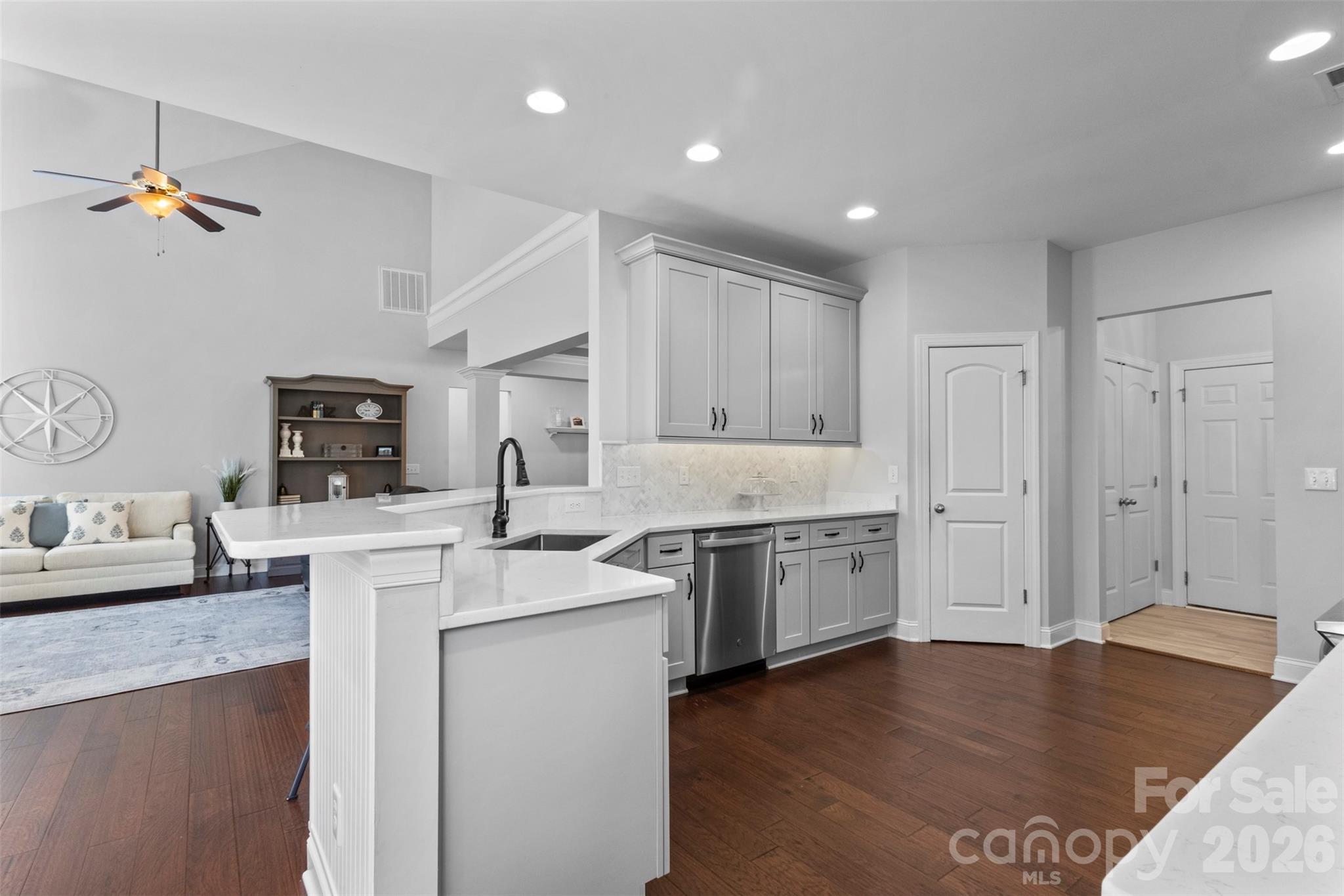 2467 Chatham Drive, photo 16 of 48