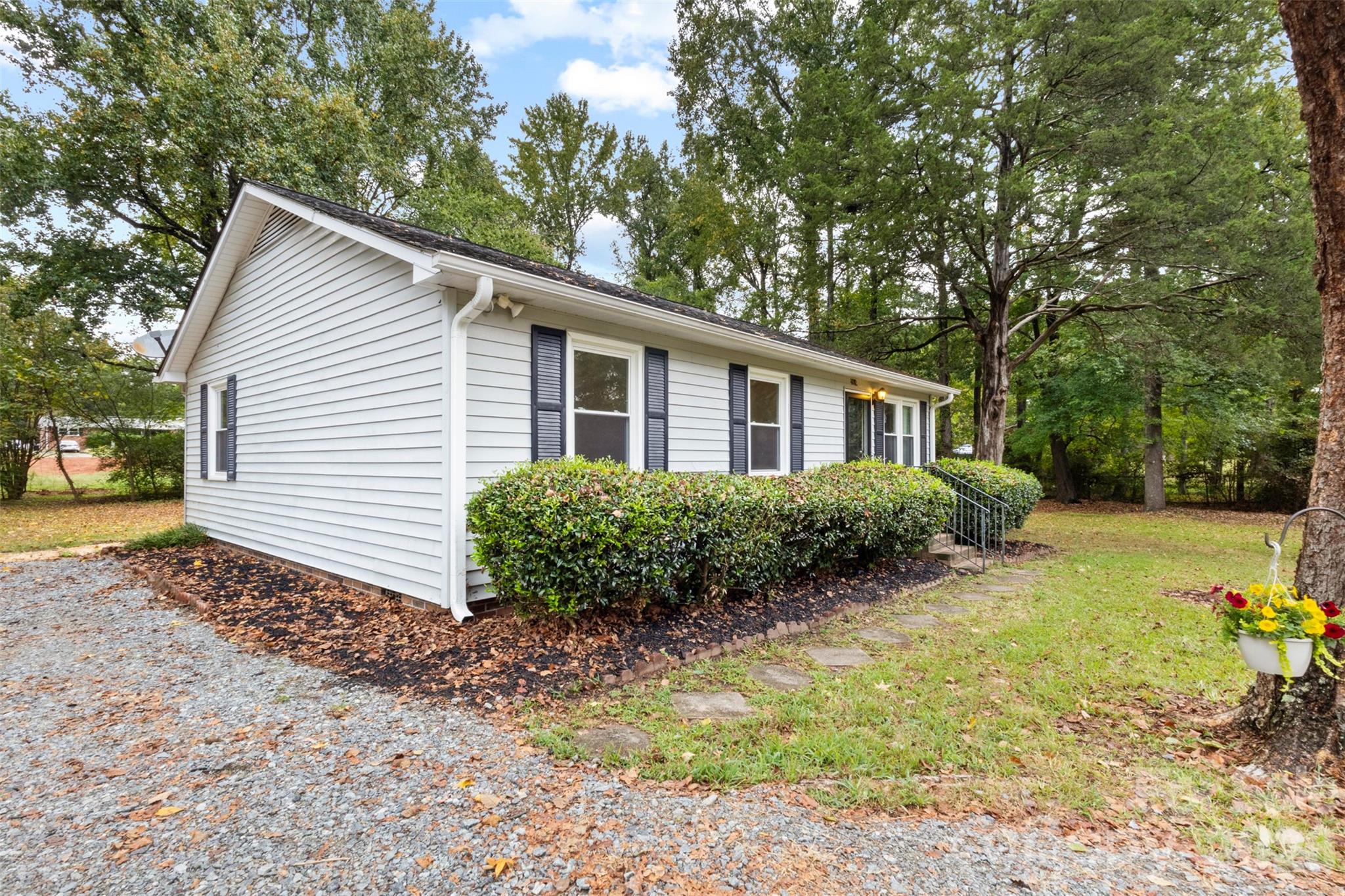 4012 Crestview, photo 2 of 41